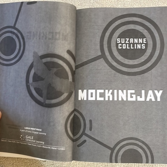 🌈2/$8  Mockingjay #3 in The Hunger Games Series/LARGE PRINT EDITION - Picture 7 of 12